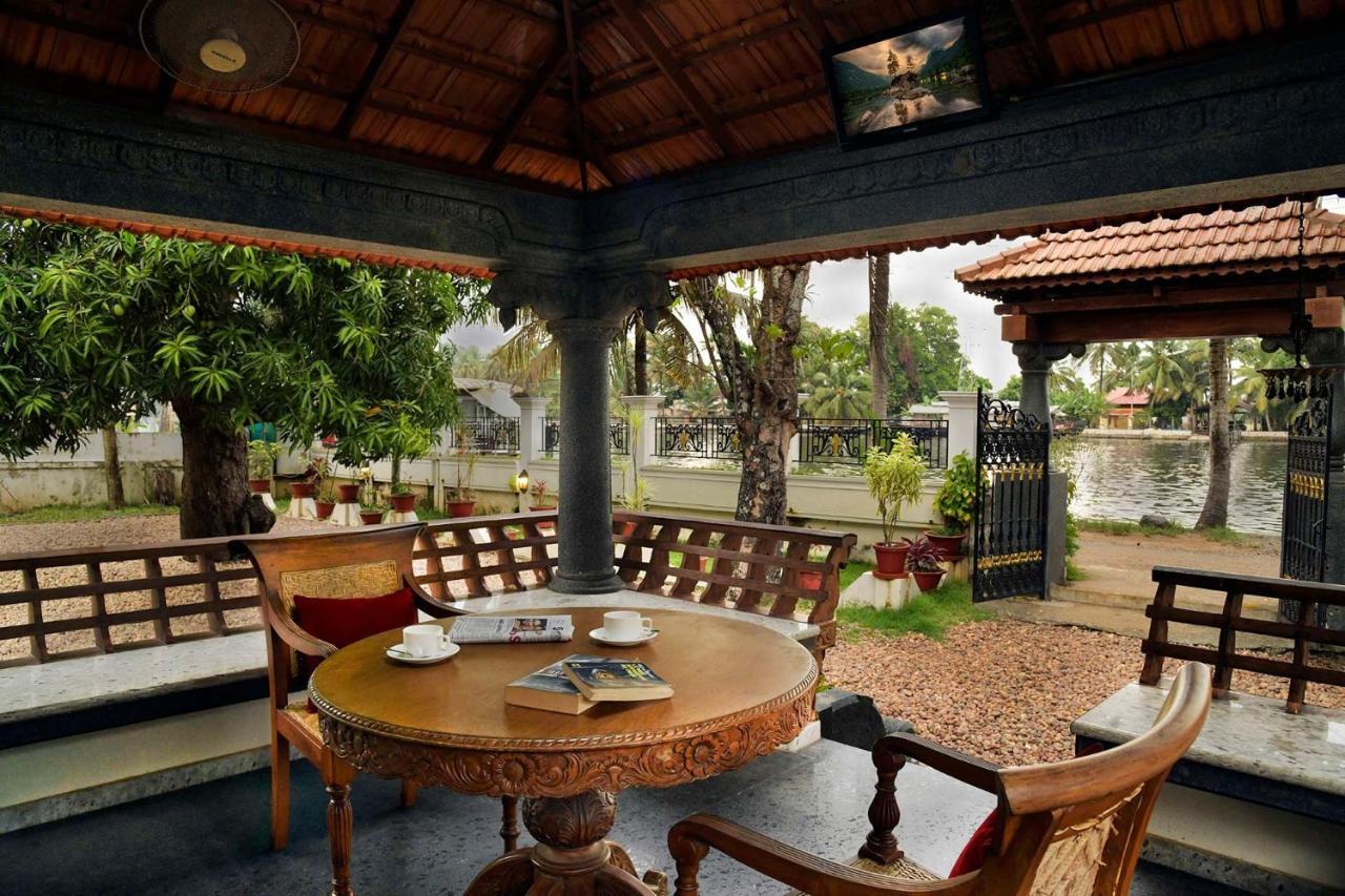 The Backwater Heritage- Comp Breakfast With River View & Lawn By Stayvista Alappuzha 外观 照片
