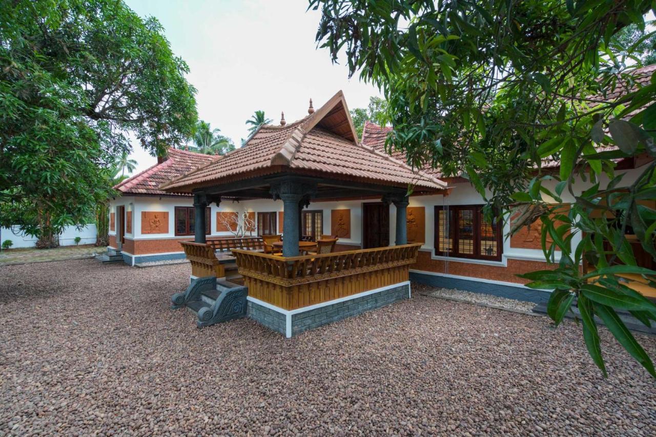 The Backwater Heritage- Comp Breakfast With River View & Lawn By Stayvista Alappuzha 外观 照片