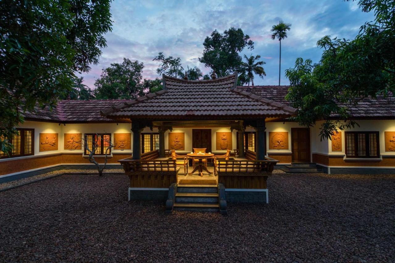 The Backwater Heritage- Comp Breakfast With River View & Lawn By Stayvista Alappuzha 外观 照片
