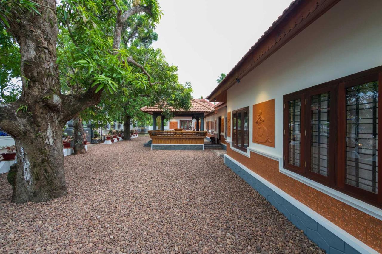 The Backwater Heritage- Comp Breakfast With River View & Lawn By Stayvista Alappuzha 外观 照片