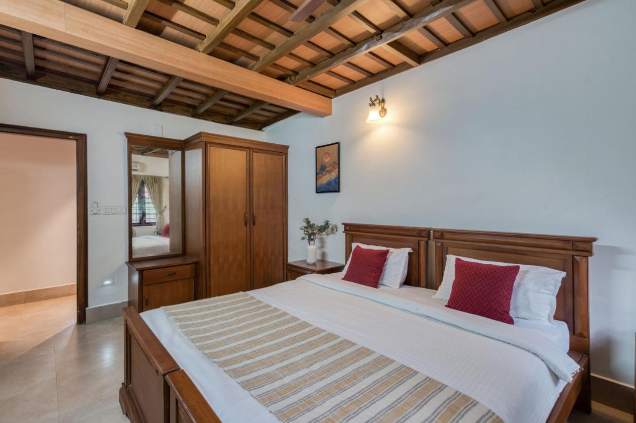 The Backwater Heritage- Comp Breakfast With River View & Lawn By Stayvista Alappuzha 外观 照片
