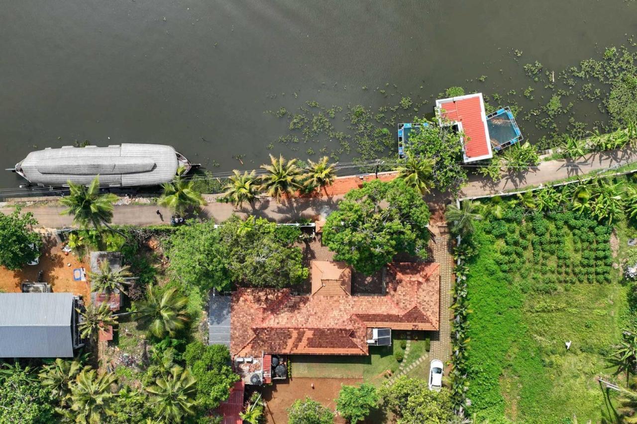 The Backwater Heritage- Comp Breakfast With River View & Lawn By Stayvista Alappuzha 外观 照片