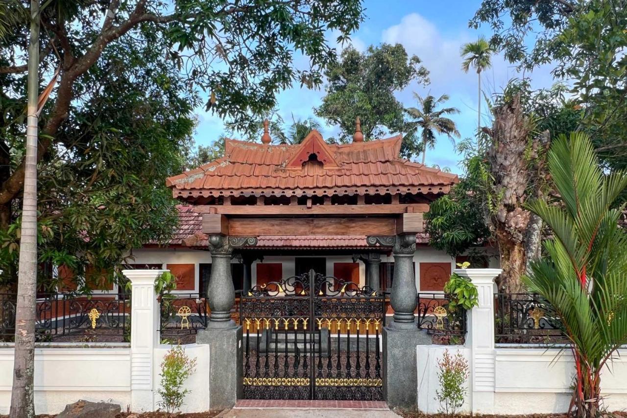 The Backwater Heritage- Comp Breakfast With River View & Lawn By Stayvista Alappuzha 外观 照片